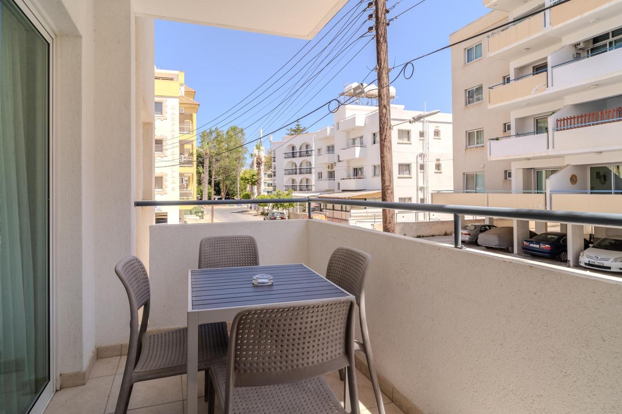 Helios Mackenzie One Bedroom Flat Lárnaca Exterior foto